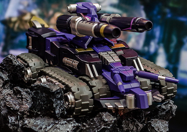 Фото игрушки трансформер Тарн в форме танка