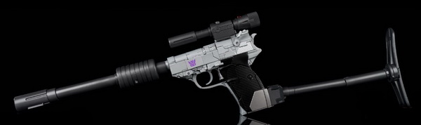 Мегатрон в форме пистолета Walther P38